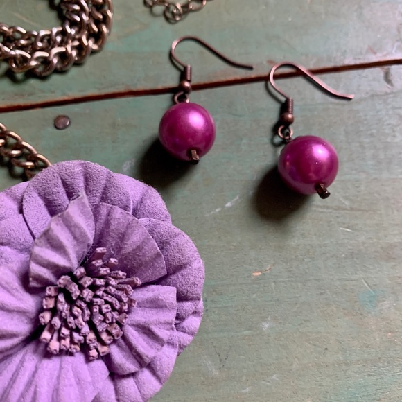 💜 Gorgeous Shades of Purple Flowers Necklace & Vintage Purple Pearl Earrings - Picture 3 of 8